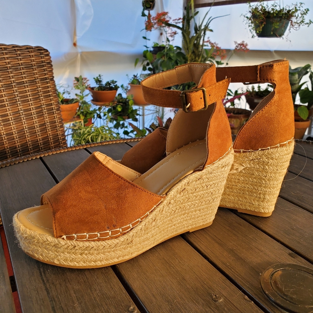 Open toed wedges